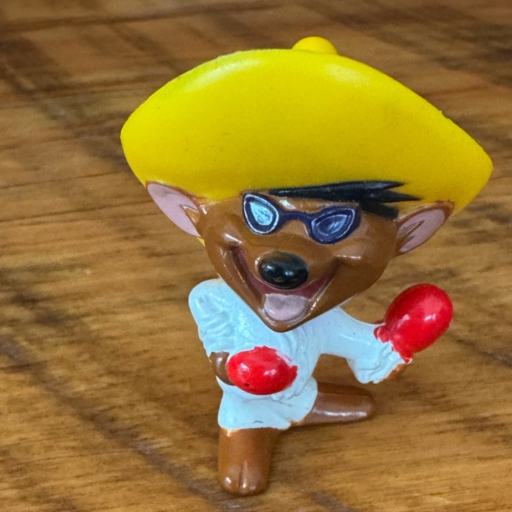 RARE 1994 SPEEDY GONZALES 2"
Sombrero Looney Tunes Rock Band Macau